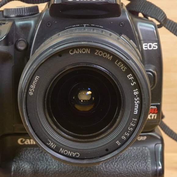 Canon EOS Rebel XTi (400D) Digital 10.1 MP Camera, w/ 18-55mm Lens, Battery Grip - Picture 5 of 11